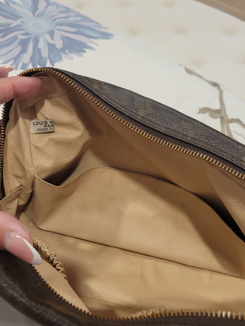 Louis Vuitton Monogram Canvas Toiletry Pouch in Brown and Tan Size 28 - Picture 6 of 6